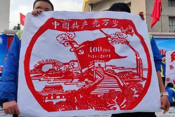 收获大批年轻顾客 “最听劝老板”靠刷评论区救活伞厂